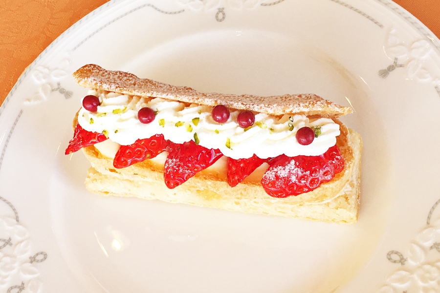 イチゴのパイシューの商品写真